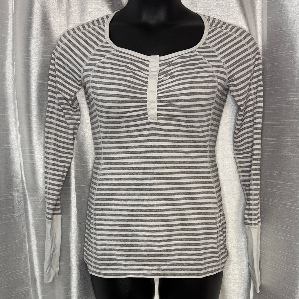 Lululemon Run Sport 8 Performance Henley Long Sleeve Gray White Thumbholes
